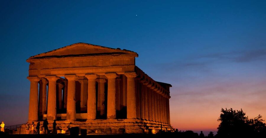 Agrigento: Valley of the Temples Skip-the-Line Sunset Tour - Sunset Timing Turns Agrigento’s Temples Into a Photo Story