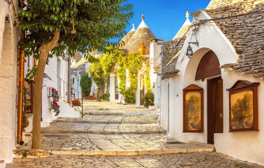 Alberobello: 2-Hour Guided Trulli Tour - Entering Alberobello through Trullo Sovrano