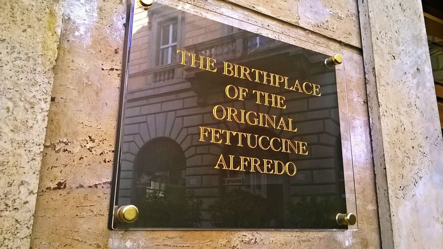 Alfredo alla Scrofa Restaurant in Rome: Eat Like a Star - Location near Piazza Navona: a great anchor for a walking day