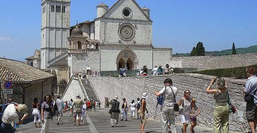 Assisi & Orvieto Day Trip from Rome - From Rome to Orvieto: the Tiber Valley drive sets the tone