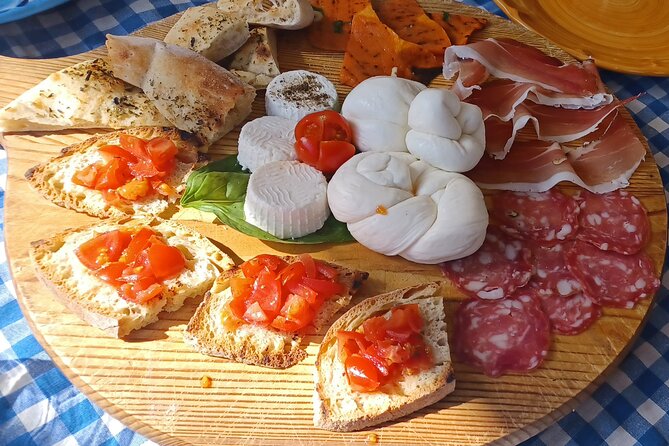 Authentic Farm Tour with Pizza, Cheese, Wine & Limoncello Tasting - Olive Oil and Limoncello Tastings: Two Flavors That Define Sorrento