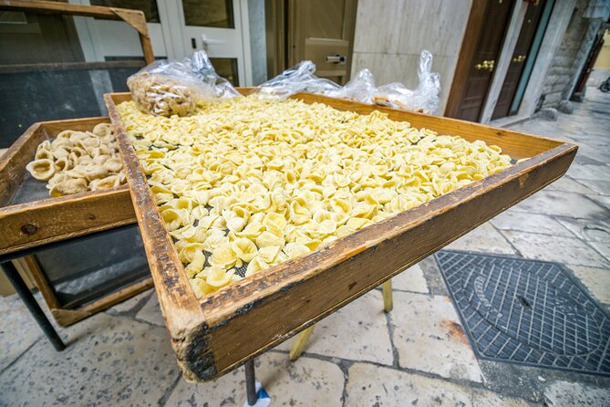 Bari’s Ultimate Street Food Tour - Small Group by Do Eat Better - Hot panzerotto near Museo Civico Bari: the comfort-food centerpiece