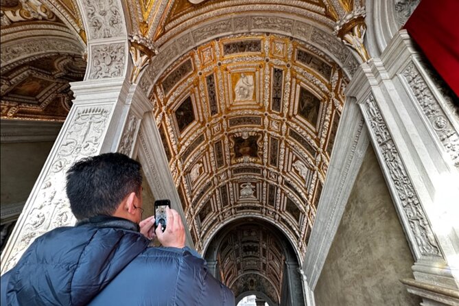 Best Of Venice: Saint Mark's Basilica, Doges Palace with Guide and Gondola Ride - Getting into St. Marks Basilica: what the skip-the-line ticket means
