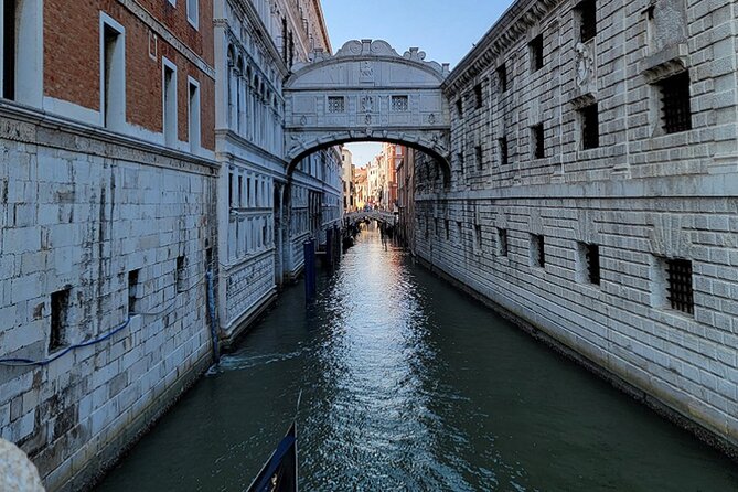 Best Of Venice: Saint Mark's Basilica, Doges Palace with Guide and Gondola Ride - Gondola ride logistics: up to five per boat and how to enjoy it