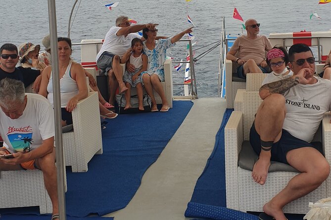 Boat excursion with lunch on board to discover Ischia - Sorgeto thermal bay: when “open sea” feels like a hot pool