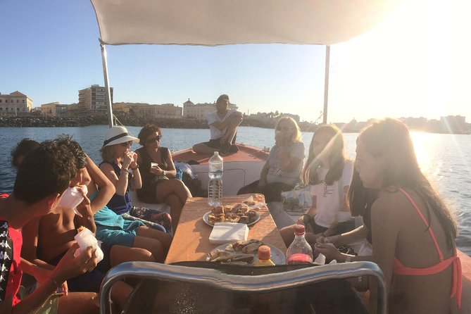 Boat tour of Ortigia Island and sea caves - Guide and captain: what to look for (and what to accept)