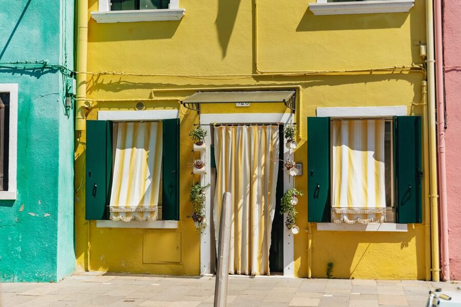 Boat Trip: Glimpse of Murano, Torcello & Burano Islands - Burano Free Time: Painted Houses, Lace, and Quick Snacks