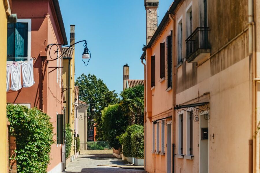 Boat Trip: Glimpse of Murano, Torcello & Burano Islands - Practical Tips So You Actually Enjoy the Clock