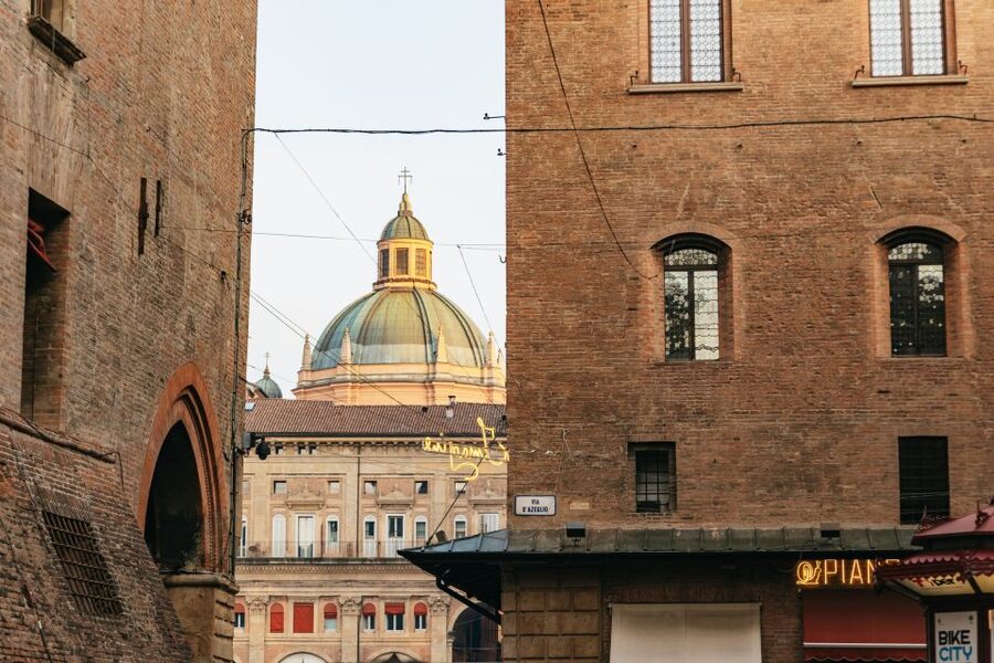 Bologna: City Center Walking Tour - Bologna’s towers, the Asinelli moment, and why height matters