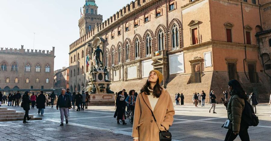 Bologna: City Center Walking Tour - Piazza della Mercanzia and Piazza Santo Stefano: church stops with context