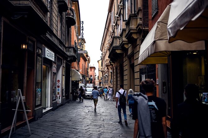 Bologna Food & Market Tour with 6 Tastings, Pasta, Wines & More - What you actually taste: 6 tastings, pasta lessons, wine, and more