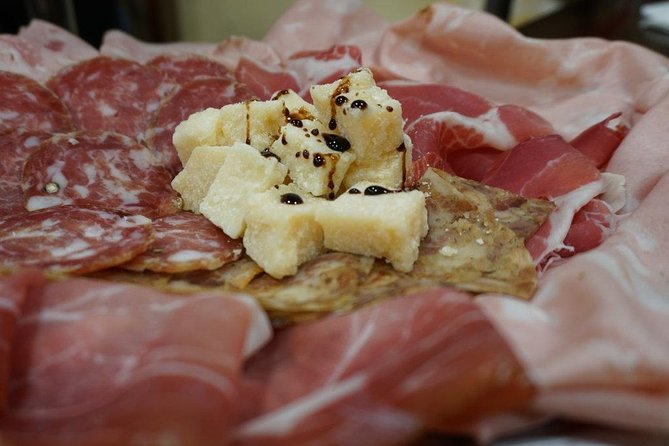 Bologna Food Tour from a local perspective - Stop 3 Quadrilatero aperitivo: food market energy without the chaos