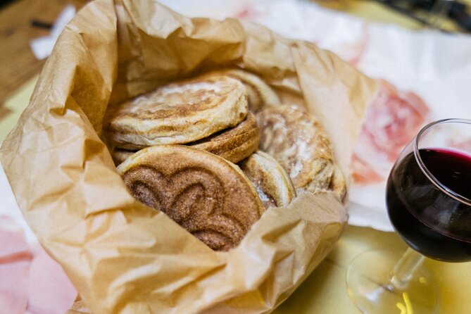 Bologna gastronomic experience with a local - Starting at Neptune, then eating your way through Bologna