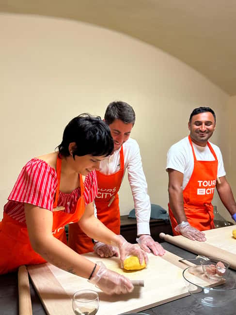 Bologna: Pasta Tagliatelle Ragu Cooking Class with Spritz - Finding the Kitchen Fast, and What to Wear