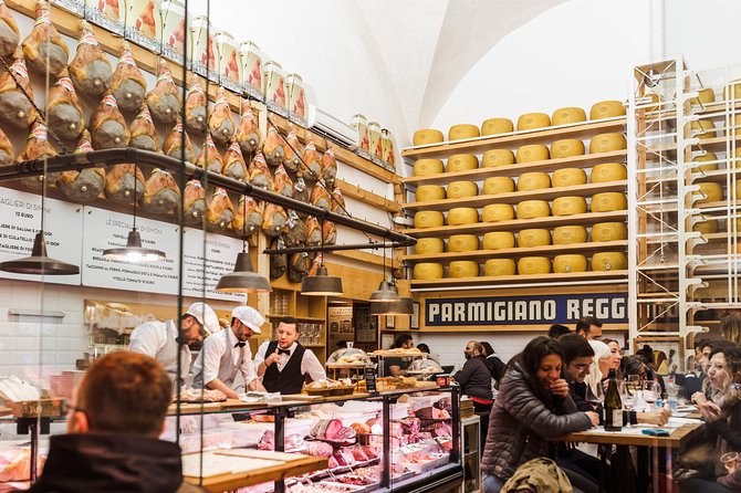 Bologna Private Highlights & Hidden Gems Tour with a Local - The leaning towers and the climb to Torre degli Asinelli views