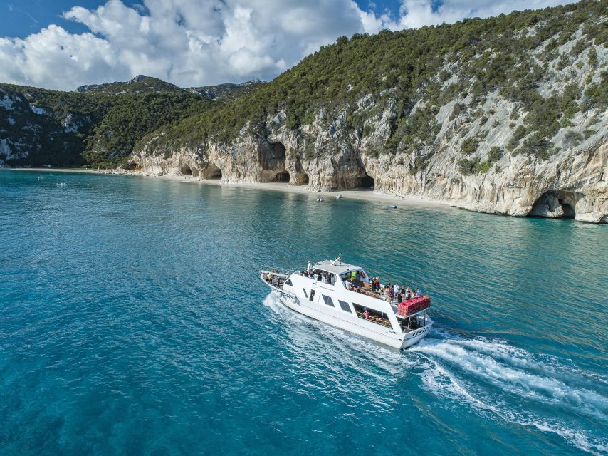 Cala Gonone:Cruise in the Gulf of Orosei with Cala Goloritzé - The Cala Goloritzè photo stop, plus Venus pools and Cormorants