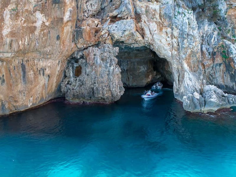 Cala Gonone: Dinghy Excursion to C. Mariolu and C. Goloritzè - Coastal cruising with real cave names, Grotta Azzurra included