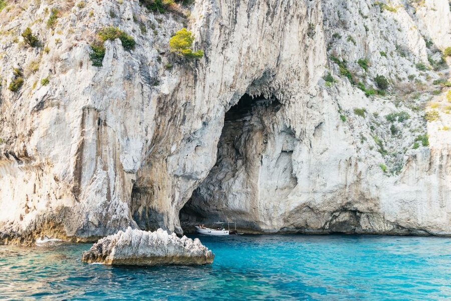 Capri: Island Boat Trip with Grottos - White and Green Grottos: how color and light do the heavy lifting