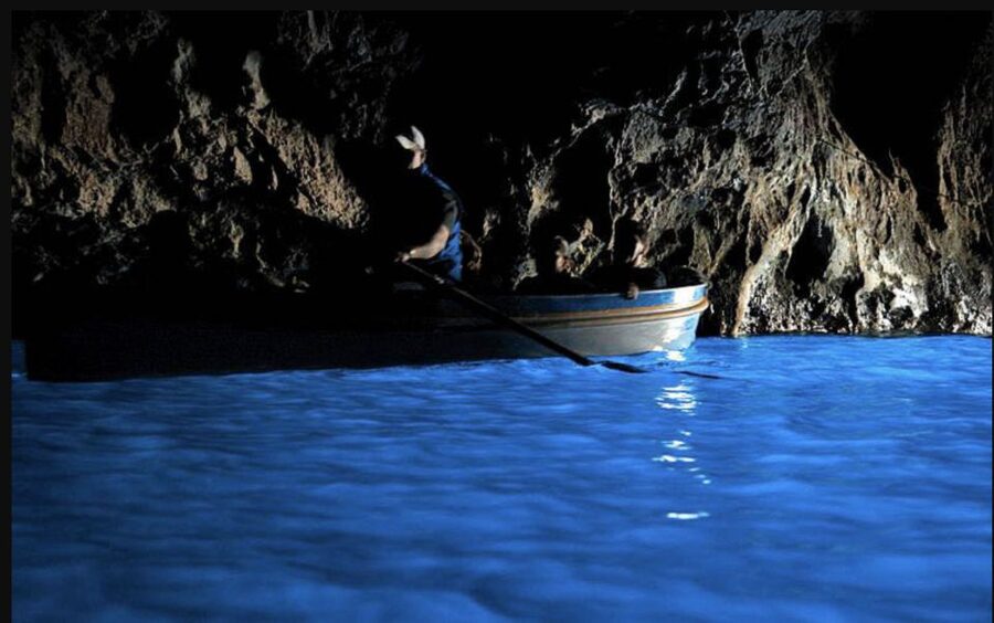 Capri: Island Sightseeing Tour with Blue Grotto Stop - Scugnizzo Statue and Tiberius’ Leap: the stories that give the coastline context