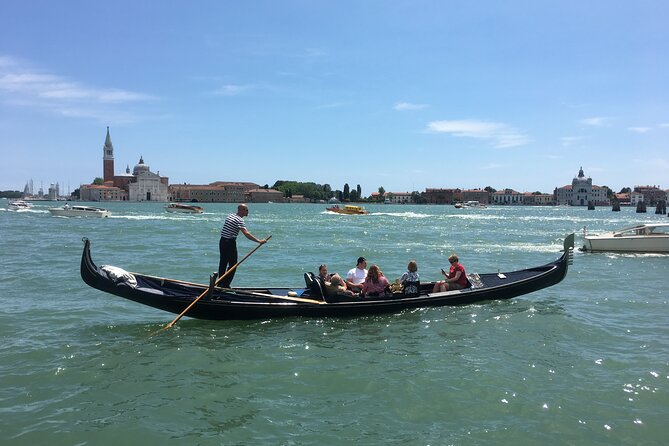 Charming Gondola Ride on the Grand Canal & Gondola Gallery™ - Gondola Gallery first, then the Grand Canal: how the VR stop works