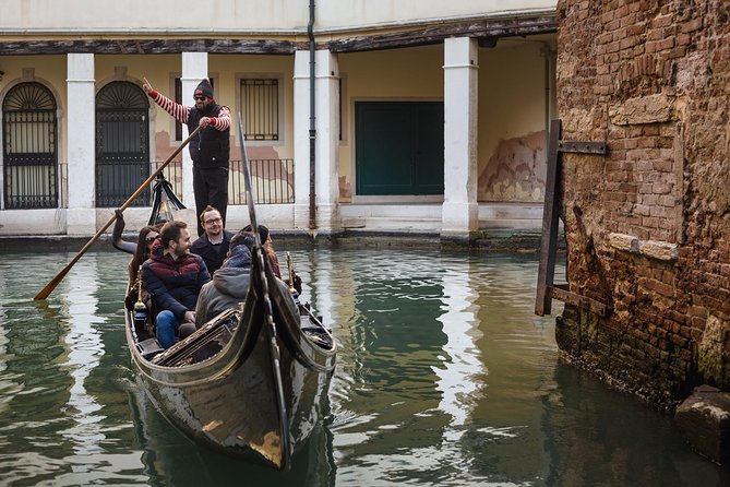 Charming Gondola Ride on the Grand Canal & Gondola Gallery™ - Shared gondola reality: comfort, seating, and photos