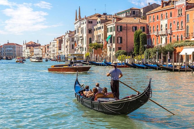 Classic 30-Minute Gondola Ride in Venice - Key things to know before you board