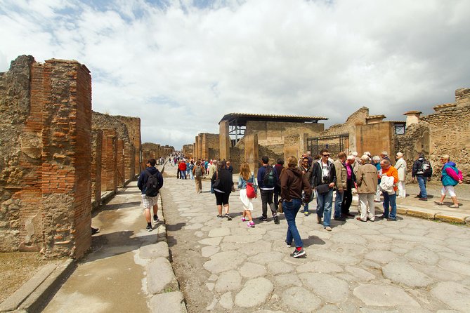 Complete Pompeii Skip the Line Tour with Archaeologist Guide - Roman Baths, Photo Stops, and the Leisure Side of Pompeii