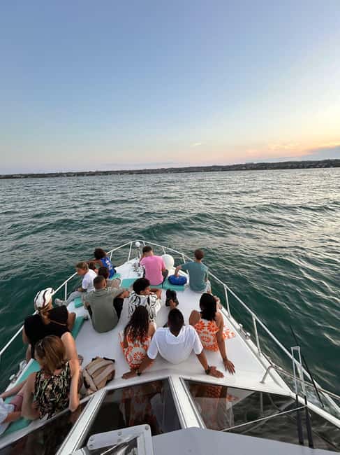Desenzano del Garda: Sunset Boat Trip at Sunset with Drink - Staff friendliness and service that keeps the night easy
