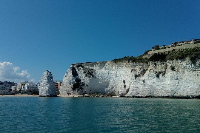 Desirèe experience. Visit of the marine caves of Vieste - A 3-hour Vieste marine-cave cruise that fits real travel days