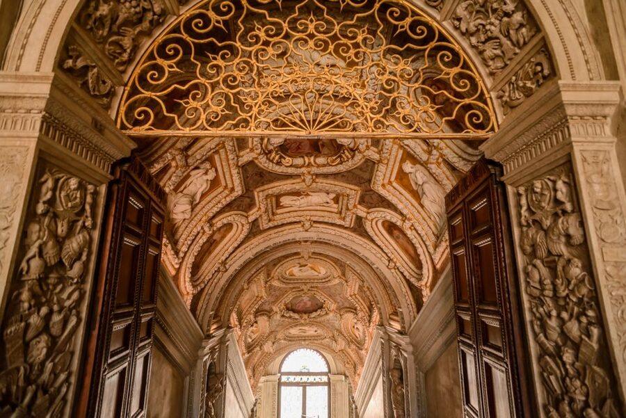 Doge's Palace & St. Mark's Basilica with Terrace Access Tour - Bridge of Sighs and New Prisons: The Story Behind the Name