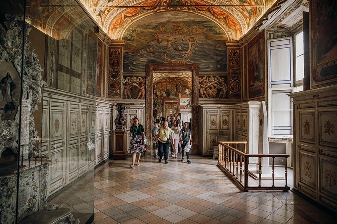 Early Vatican Museums Tour: The Best of the Sistine Chapel - Raphael Rooms: seeing how faces and power show up in frescoes