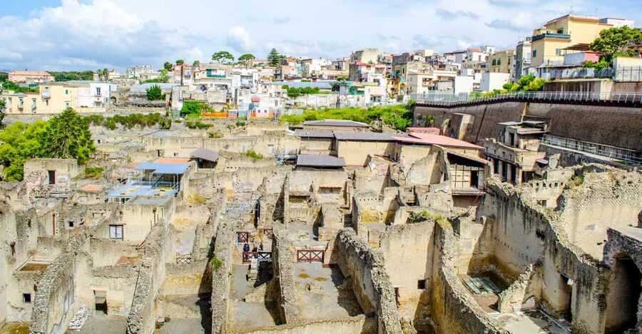 Ercolano: Herculaneum Entry Ticket with Optional Audio Guide - Ercolano in 79 AD, and why it feels different than Pompeii