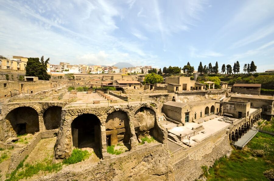 Ercolano: Herculaneum Entry Ticket with Optional Audio Guide - Shops, baths, and the public spaces that show how Romans lived together