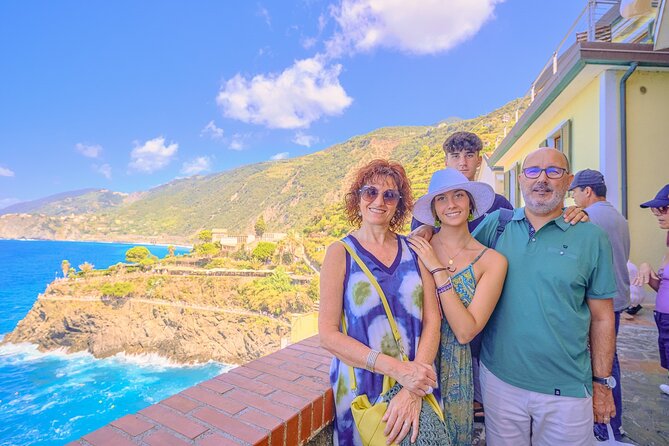 Florence: Cinque Terre Park Day Trip with Optional Street Food - Manarola: One Hour of Clifftop Charm and Grape-Vine Views