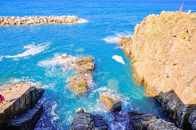 Florence: Cinque Terre Park Day Trip with Optional Street Food - Vernazza by Boat: The Part That Makes It Feel Special