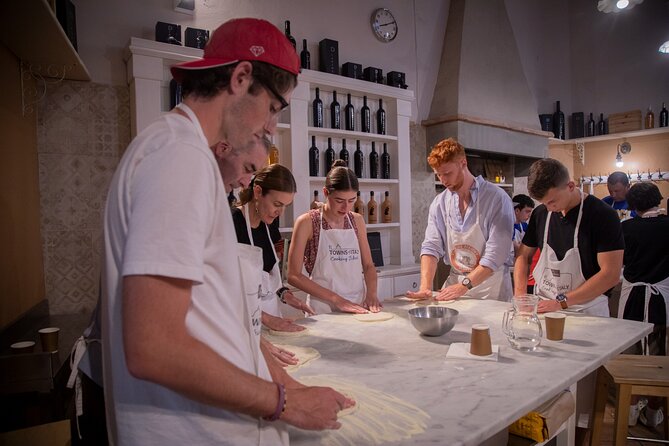 Florence Cooking Class The Art of Making Gelato & Authentic Pizza - Where to meet and what logistics feel like