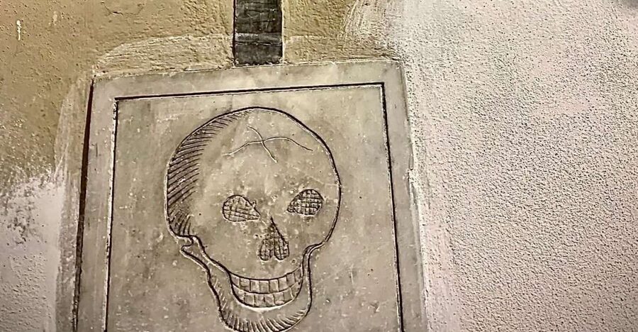 Florence: Dark Mysteries and Legends Guided Walking Tour - Via dei Servi and Santa Maria del Fiore, seeing the dome through a new lens