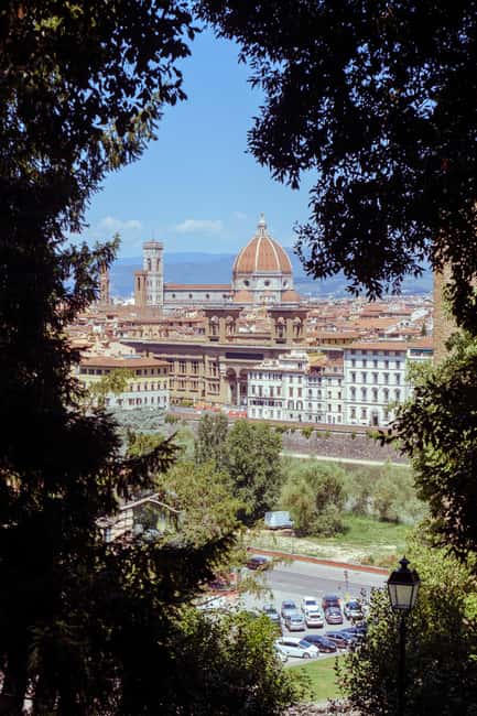 Florence: Eco-Friendly Golf Cart City Tour with Audio Guide - Ponte Vecchio to Oltrarno: seeing the Arno from the right angle