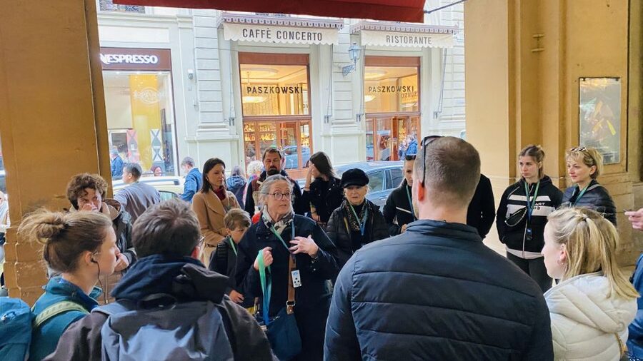 Florence: Guided Walking Tour - Santa Maria del Fiore and the cathedral complex at street level