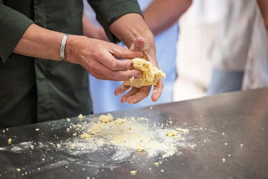 Florence: Handmade Pasta & Dessert Class with Unlimited Wine - The meal: lunch or dinner, what unlimited wine changes
