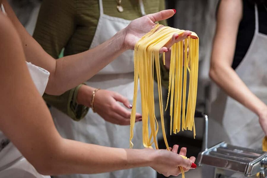 Florence: Handmade Pasta & Dessert Class with Unlimited Wine - Meeting point, timing, and what to bring so you do not stress