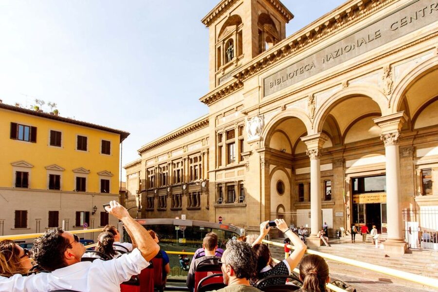 Florence: Hop-on Hop-off Bus Tour: 24, 48 or 72-Hour Ticket - Should you focus on the audio, or just watch the city?