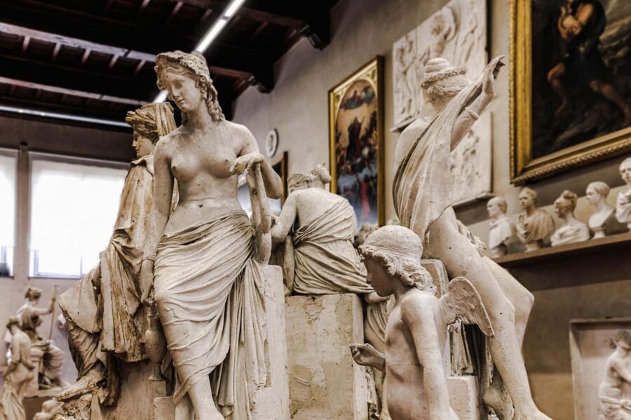 Florence: Michelangelo's David Reserved Entry Tickets - Self-paced audio guide vs a live guide, which one fits you