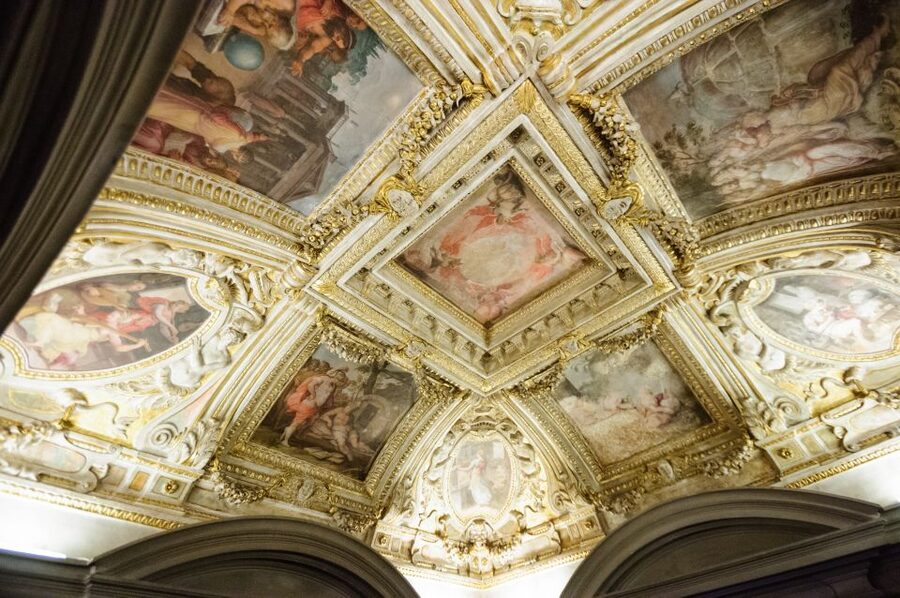 Florence: Palazzo Vecchio Entrance Ticket & Audioguide - Getting in smart: Piazza della Signoria and the InfoPoint counter flow