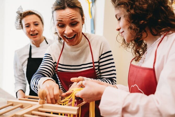 Florence: Pasta Cooking Class with Unlimited Wine - Before you go: simple practical tips that make the class smoother
