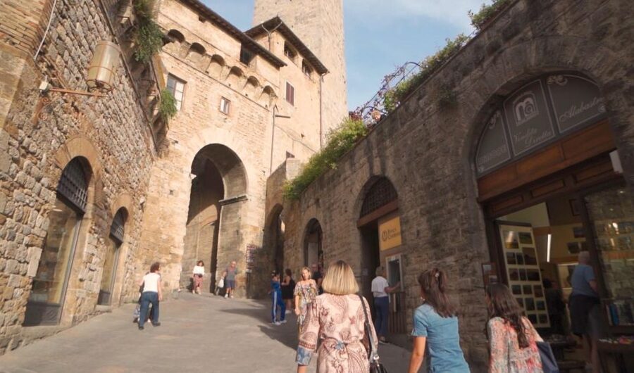 Florence: Pisa, Siena, S. Gimignano, Chianti Wine & Lunch - Siena on Foot: Piazza del Campo, Old Bank Details, and Cathedral Visits