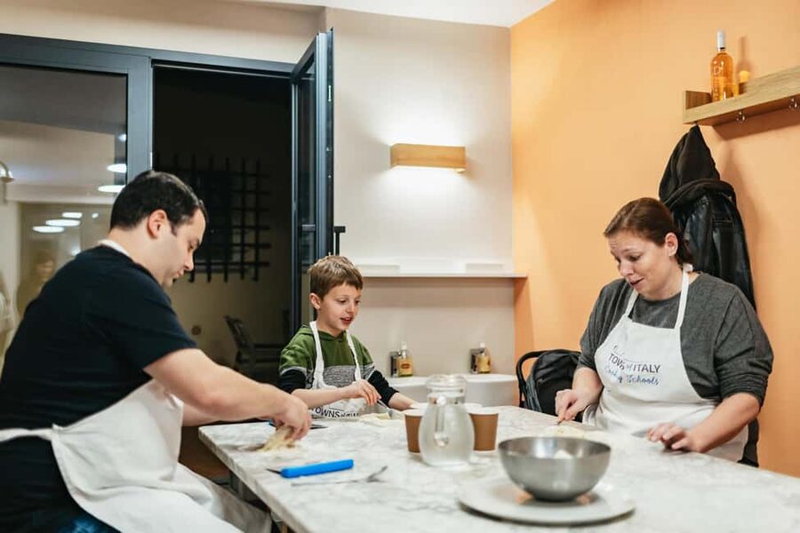Florence: Pizza and Gelato Preparation Class - Gelato-Making Culture: Ingredient Selection and the Chocolate Demo
