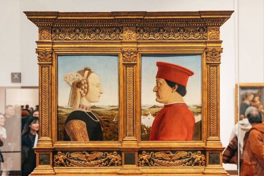 Florence: Skip-the-Line Uffizi Small Group Tour - Inside the tour: how the guide keeps the Uffizi from getting lost