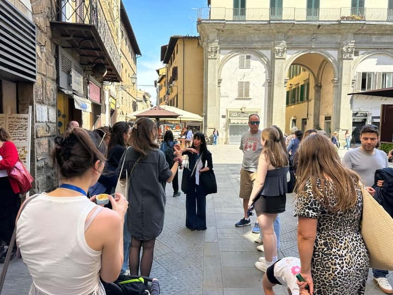Florence: Street Food Tour with Wine & Local Guide - Duomo area, Ponte Vecchio, Cathedral, Battistero, and how the guide ties it together
