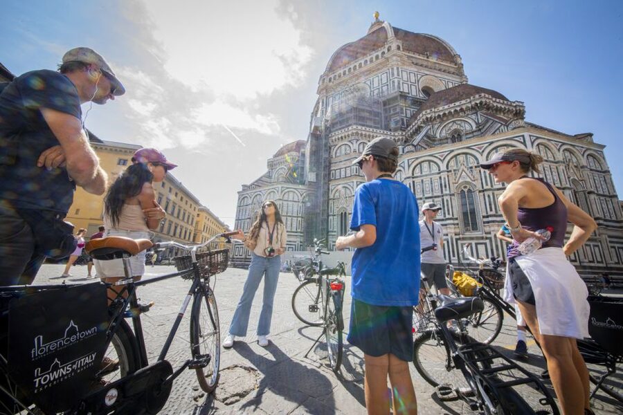 Florence: The Original City Bike Tour with a Guide - Guides like Thomas, Lorenzo, Gloria, and Martzia, what to expect from their style